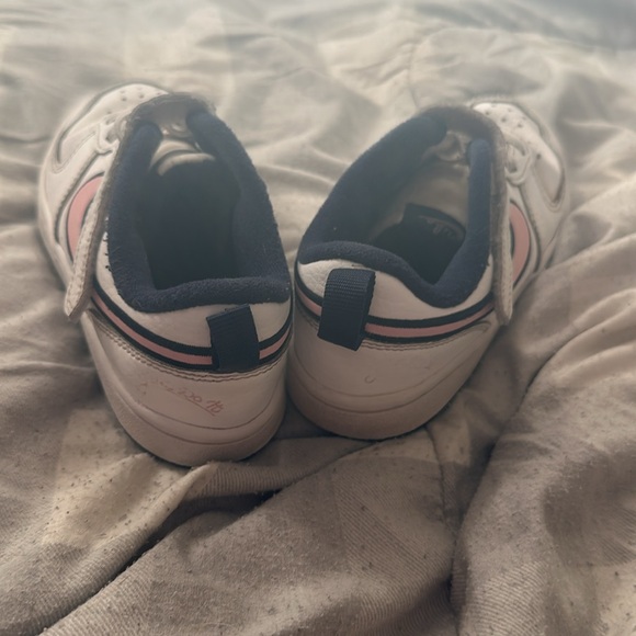 Nike - Picture 4 of 6